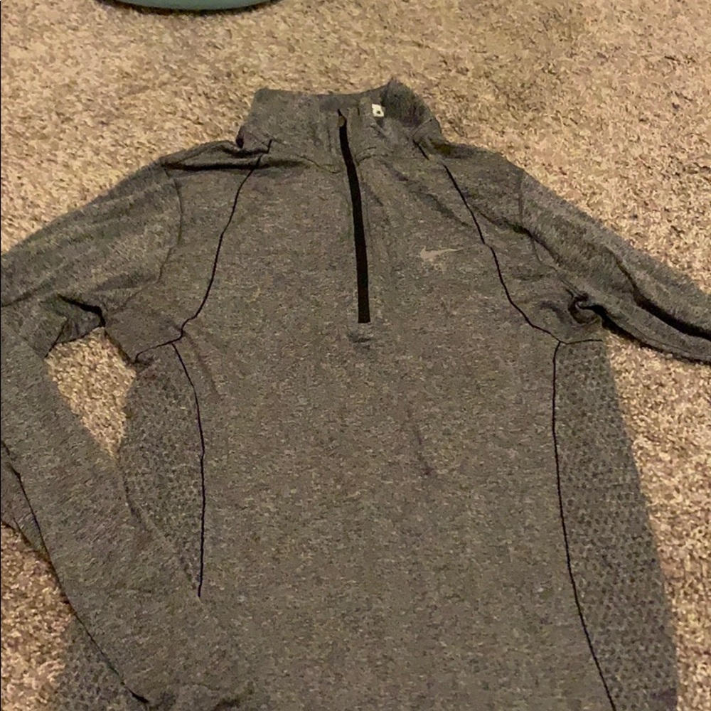 Nike dye fit top